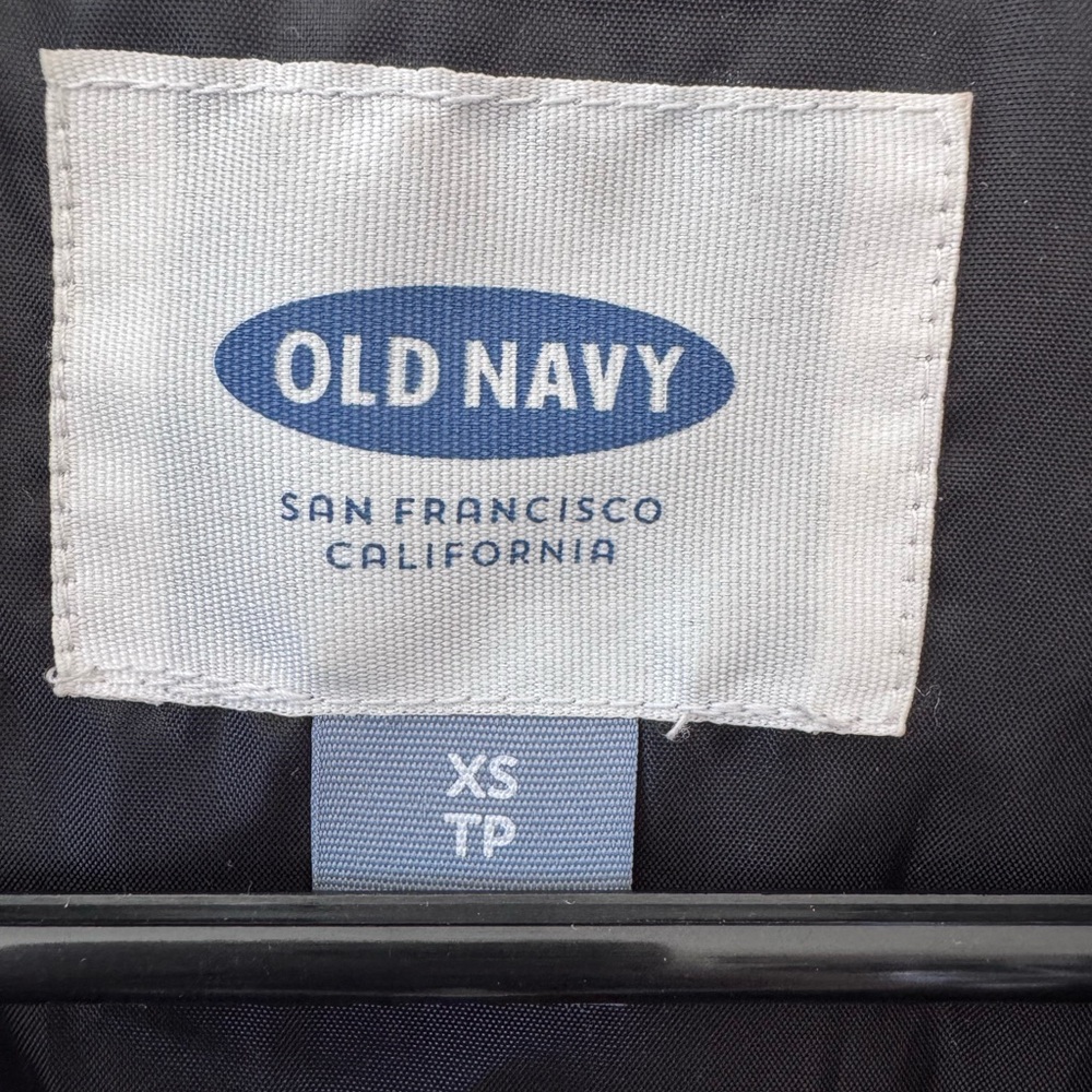 Old Navy Women's Charcoal Quilted Vest - Picture 2 of 3